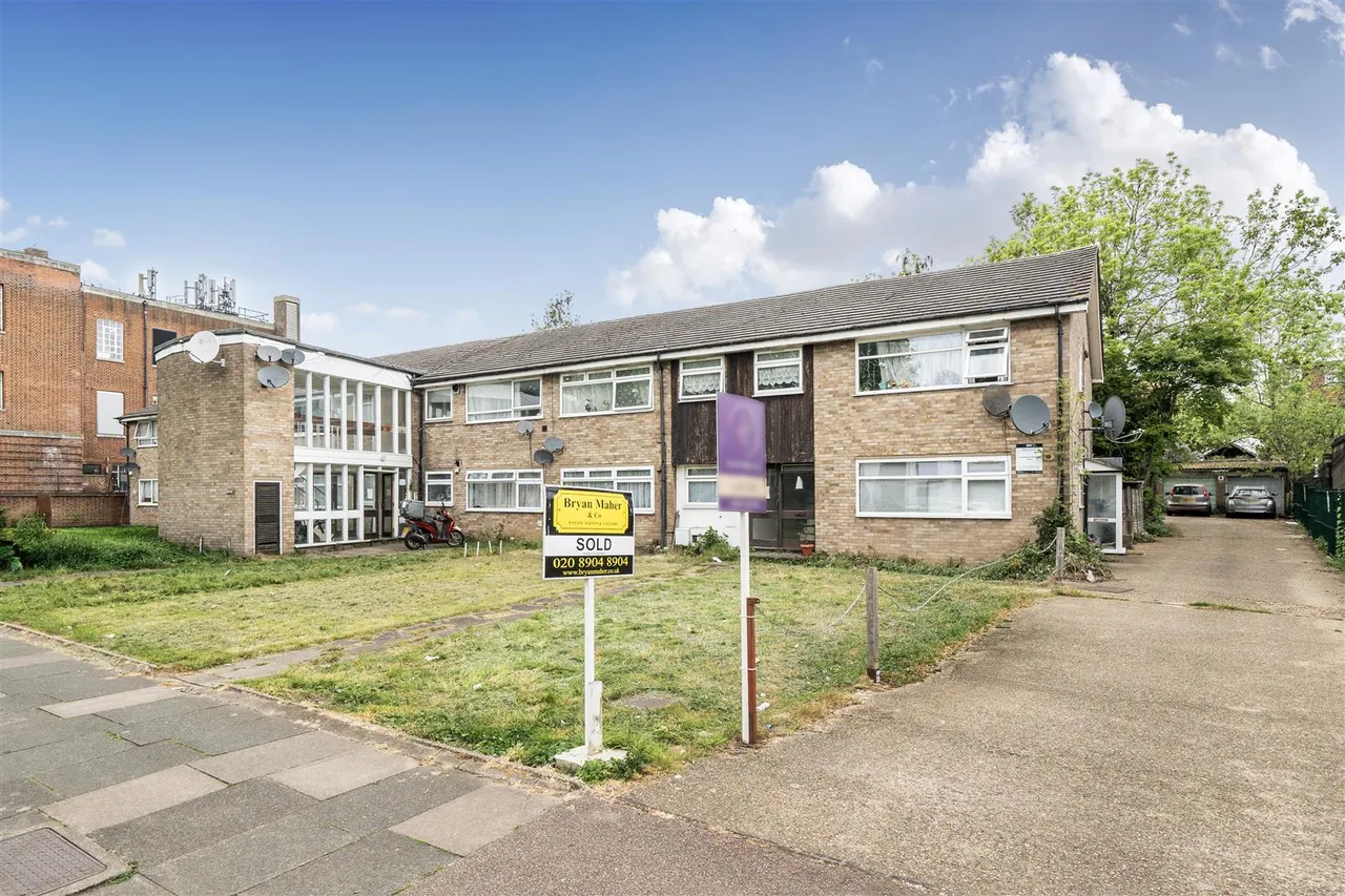 flat for sale, Carlton Avenue East, Wembley