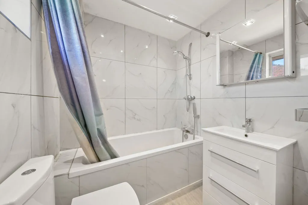 Lancaster Road, Northolt, UB5, photo 7