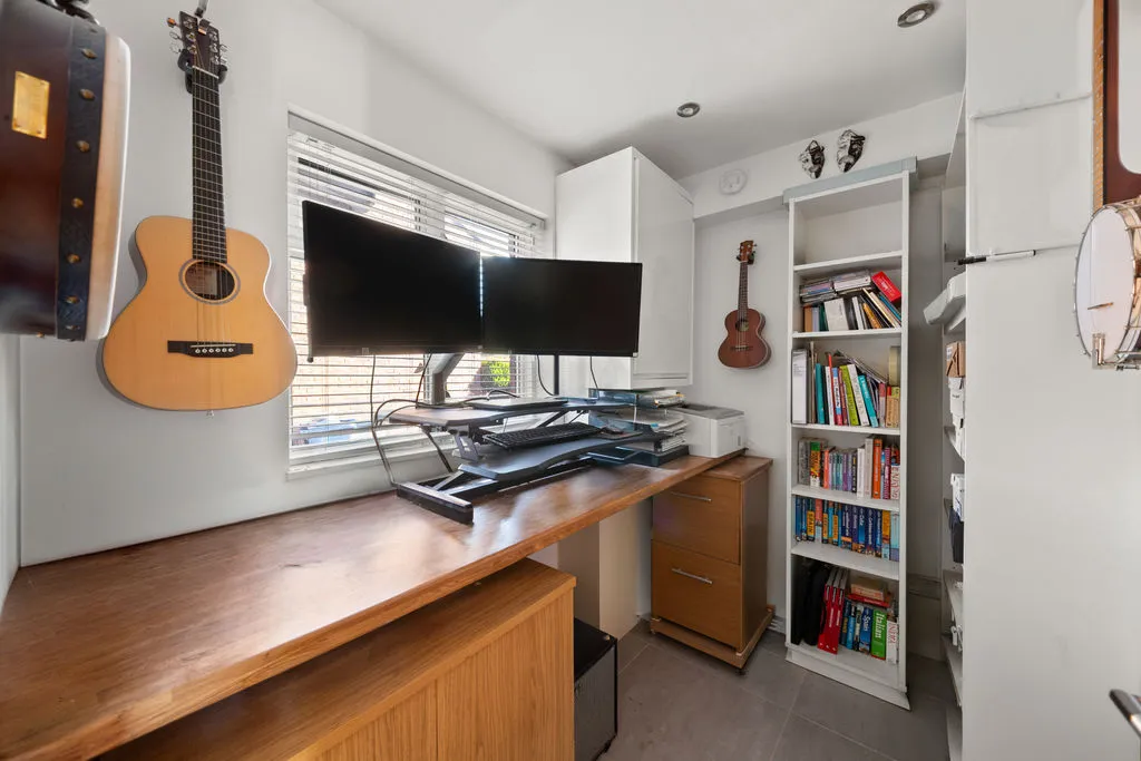 Lancaster Road, Northolt, UB5, photo 11