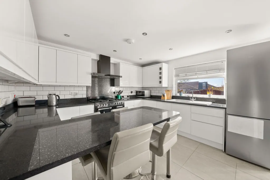 Lancaster Road, Northolt, UB5, photo 3