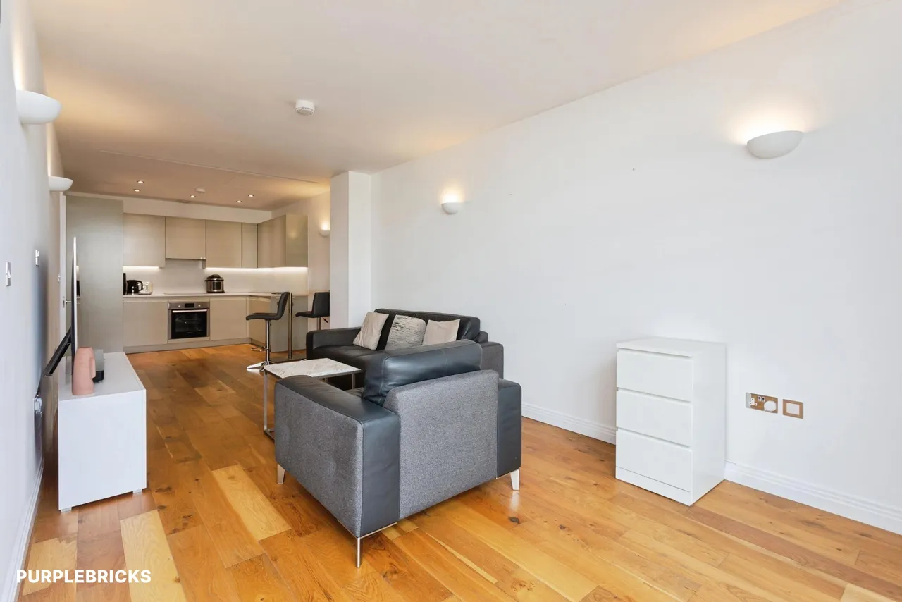 Western Avenue, Greenford, UB6, photo 6
