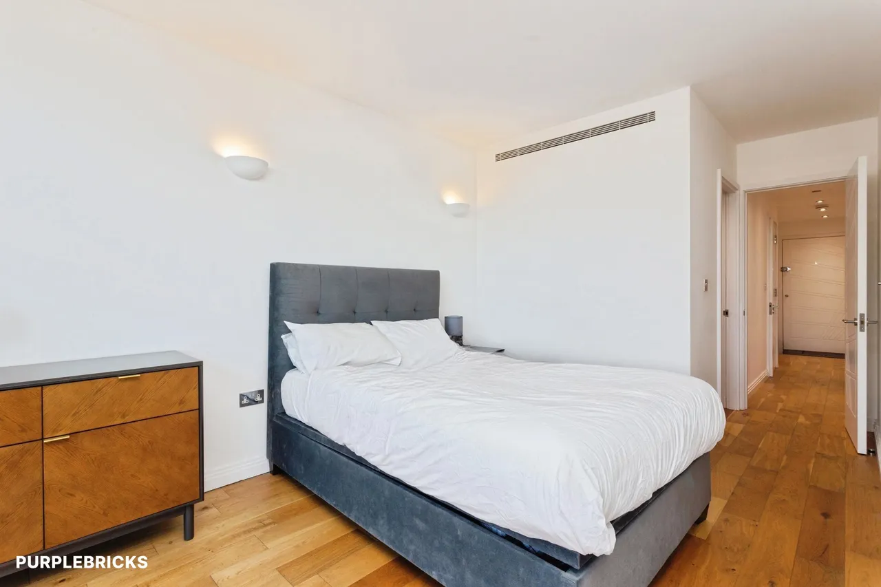 Western Avenue, Greenford, UB6, photo 12