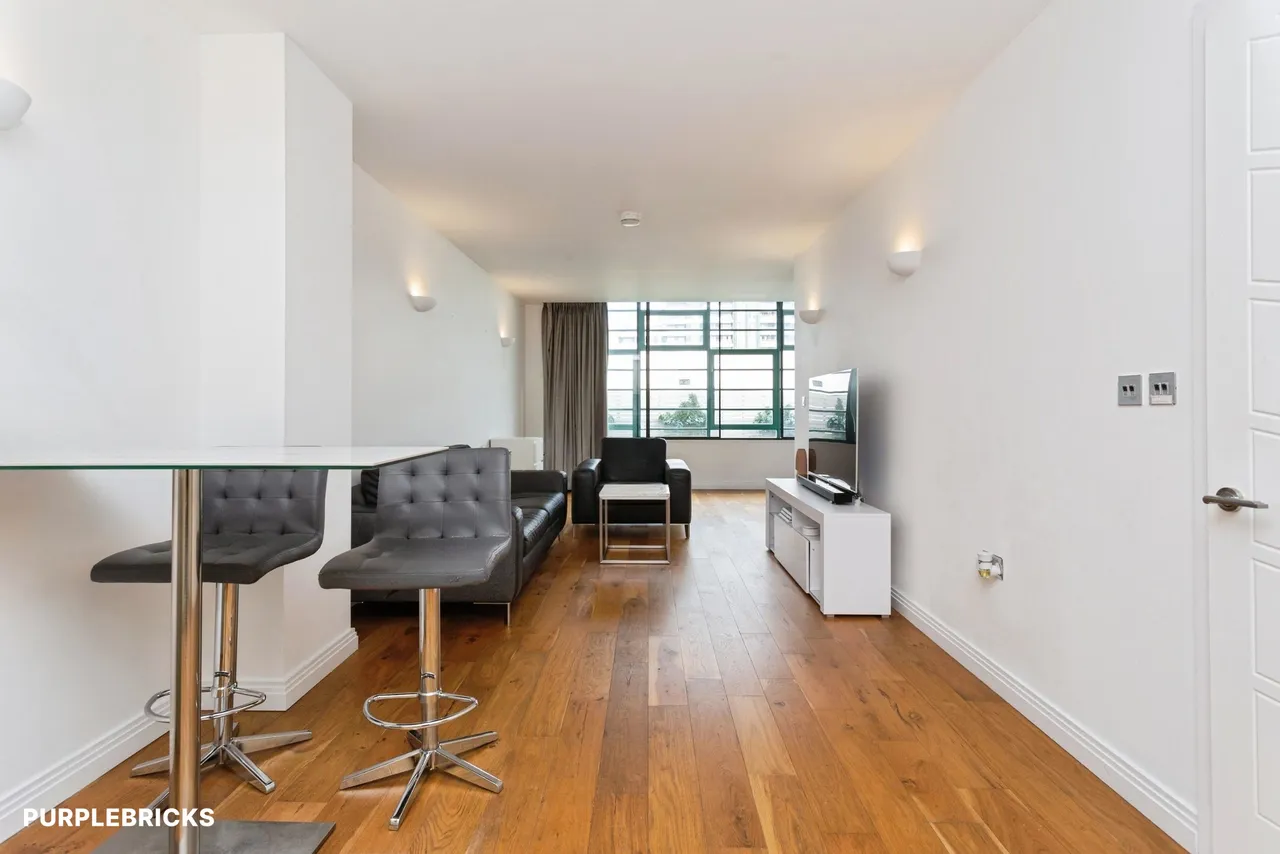 Western Avenue, Greenford, UB6, photo 7