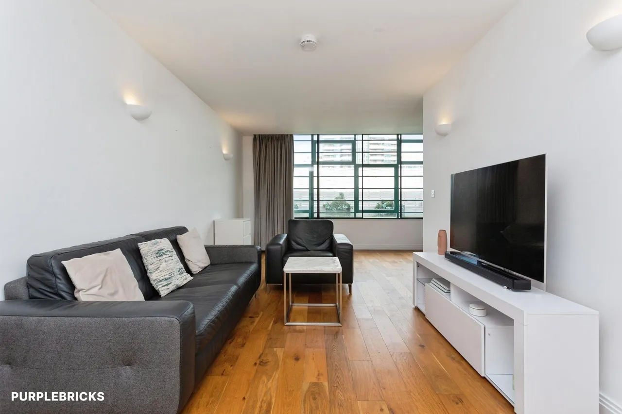 Western Avenue, Greenford, UB6, photo 4