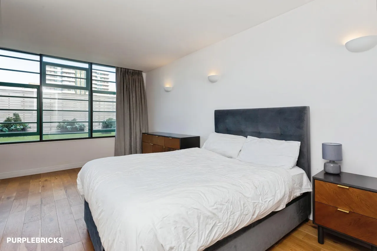 Western Avenue, Greenford, UB6, photo 13
