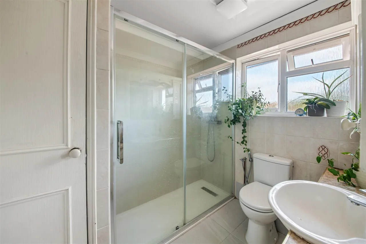 Brambles Farm Drive, Uxbridge, photo 8
