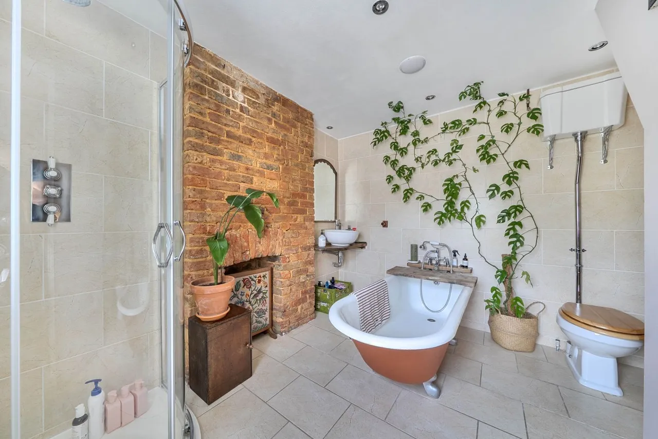 2 bed house for sale, The Street, Hawkinge, CT18