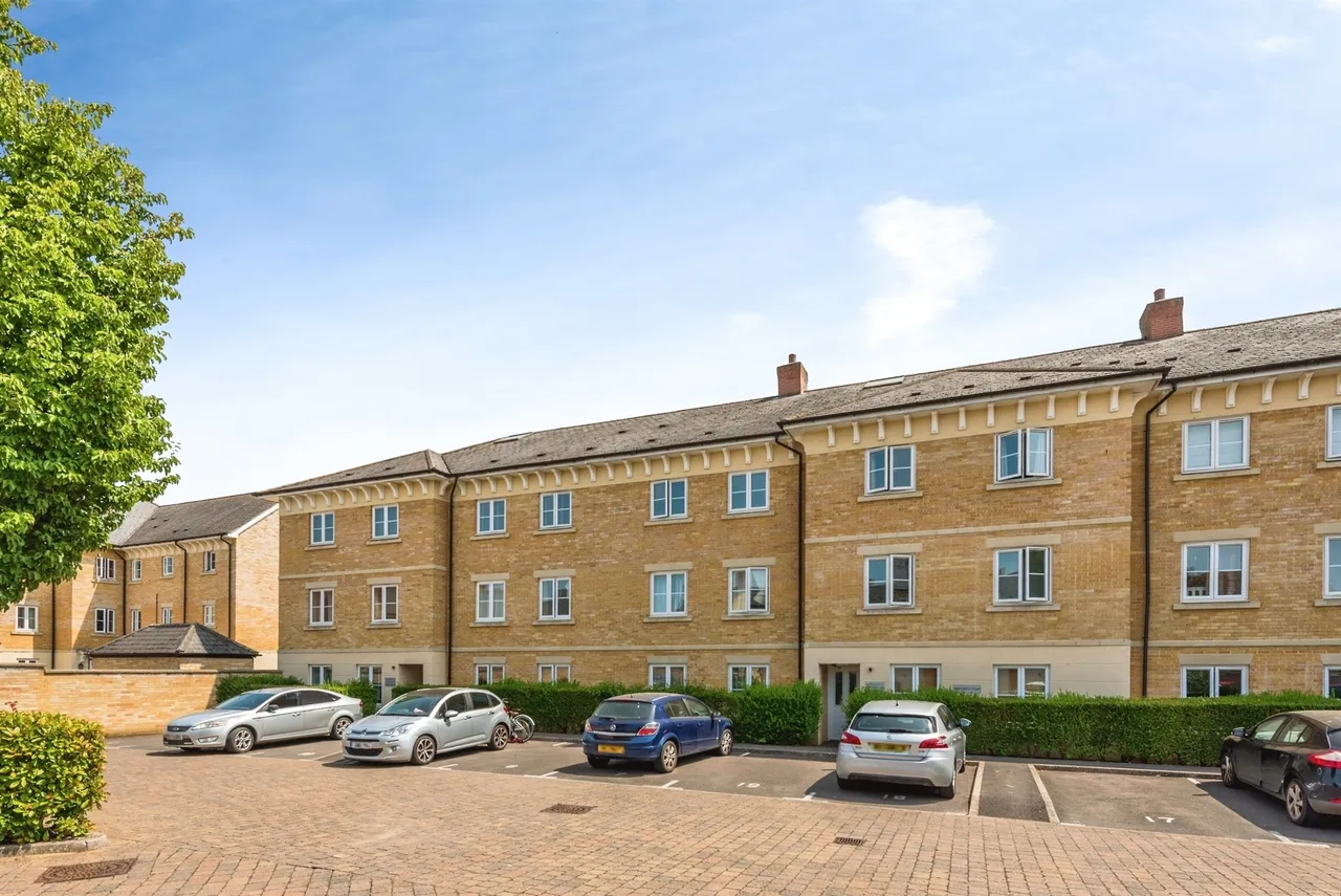 2 bed flat for sale — Beech Lane, Carterton