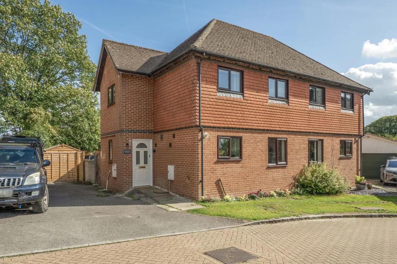 Foxdown, Overton, RG25, photo 16