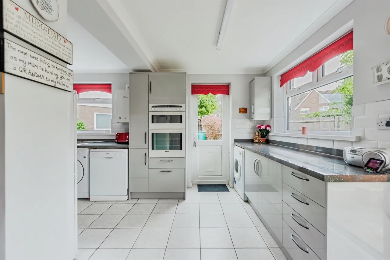 Jasmine Close, Redhill, photo 6