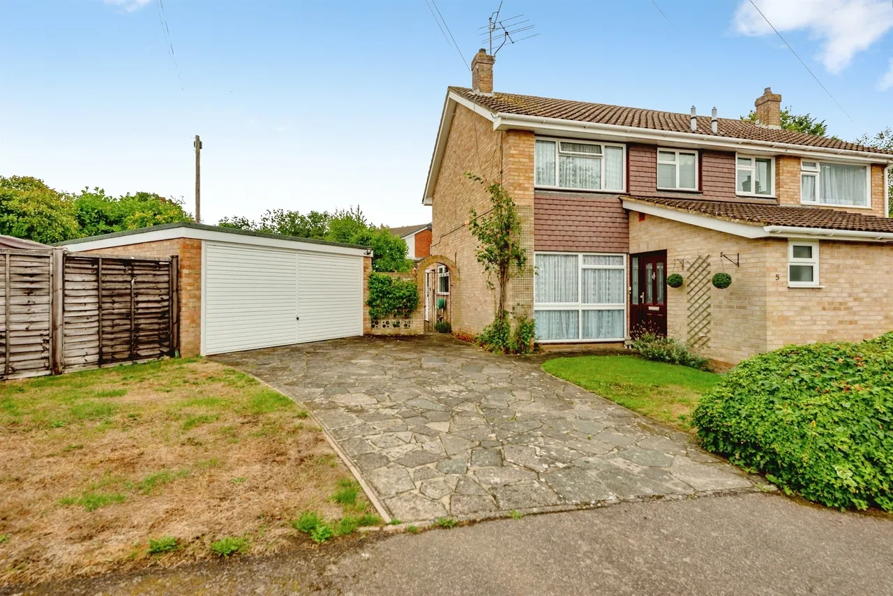 3 bed house for sale — Jasmine Close, Redhill