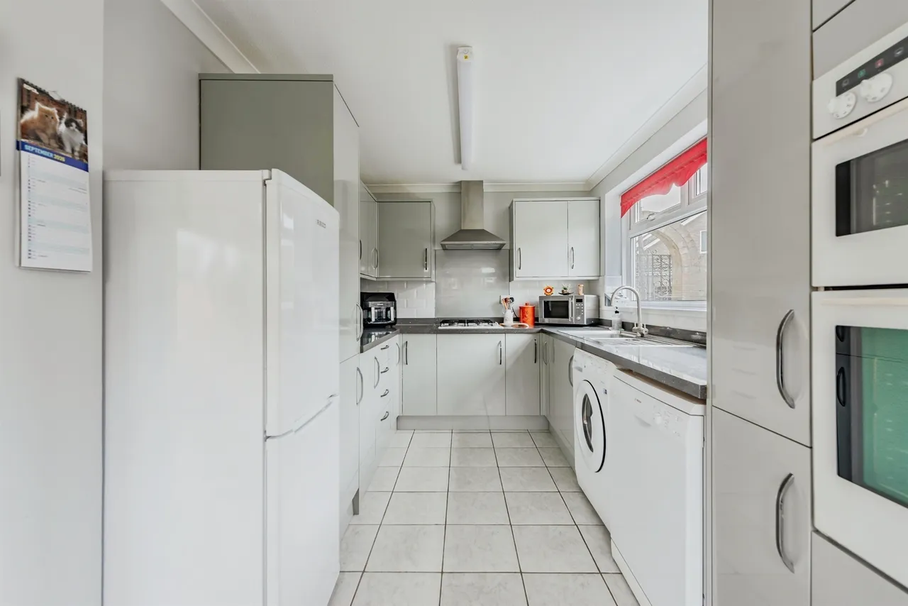 Jasmine Close, Redhill, photo 5