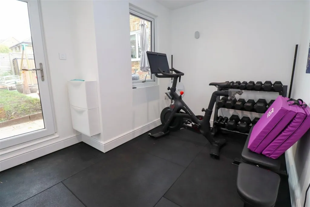 Adams Drive, Fleet, photo 22