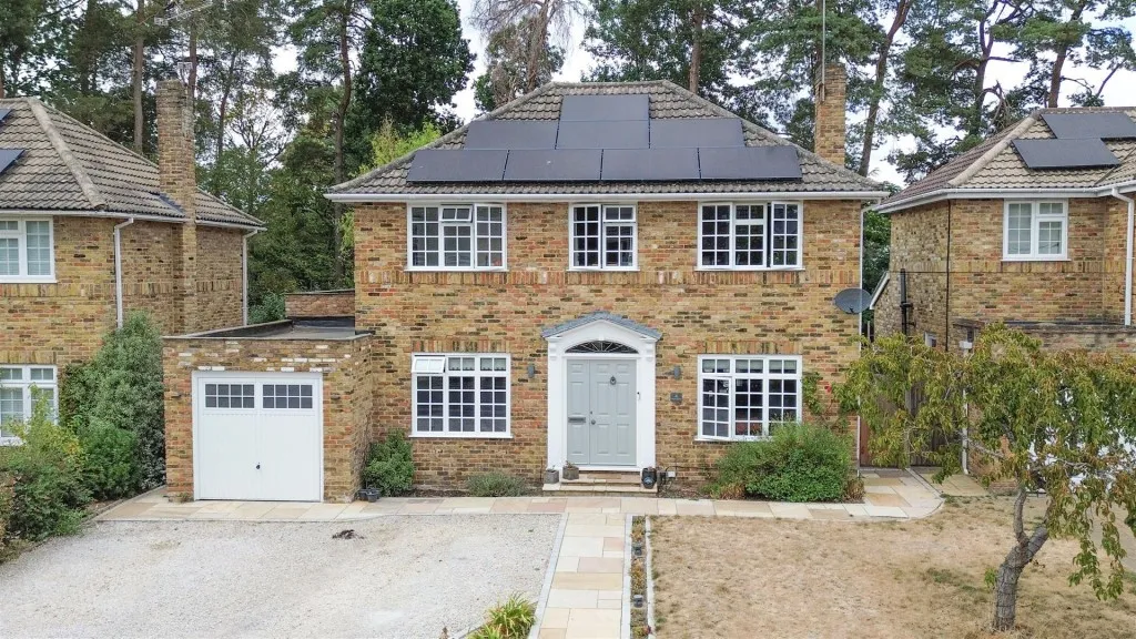 4 bed house for sale, Adams Drive, Fleet
