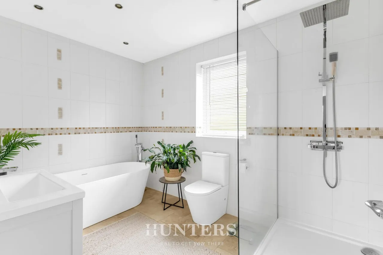 Wentworth Close, Middleton, M24, photo 31