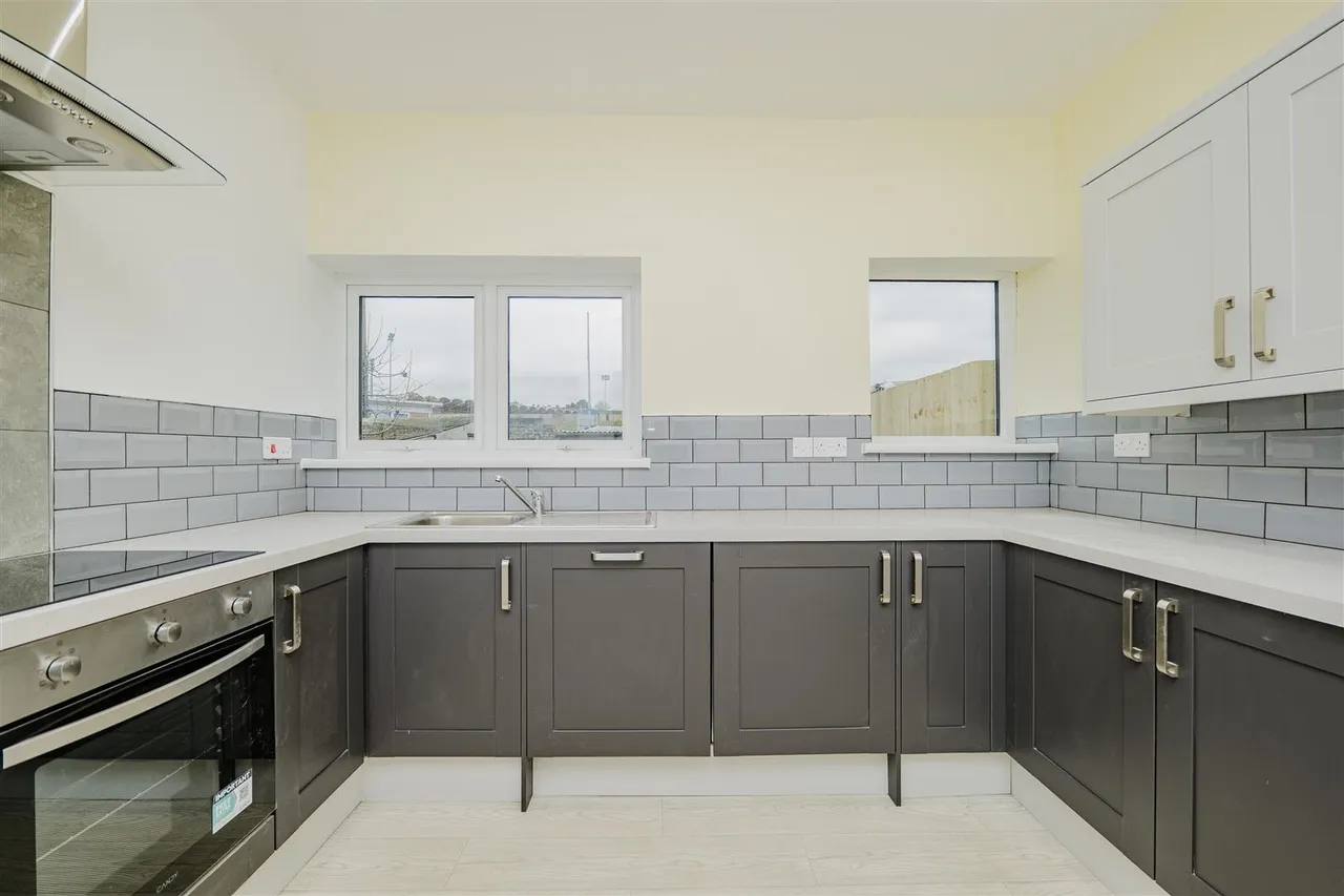Court Road, Barry, CF63 4EW, photo 10