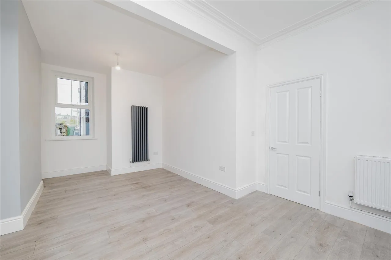 Court Road, Barry, CF63 4EW, photo 6