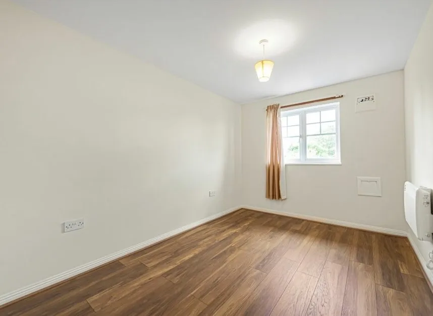 Newcombe Gardens, Hounslow, TW4, photo 5