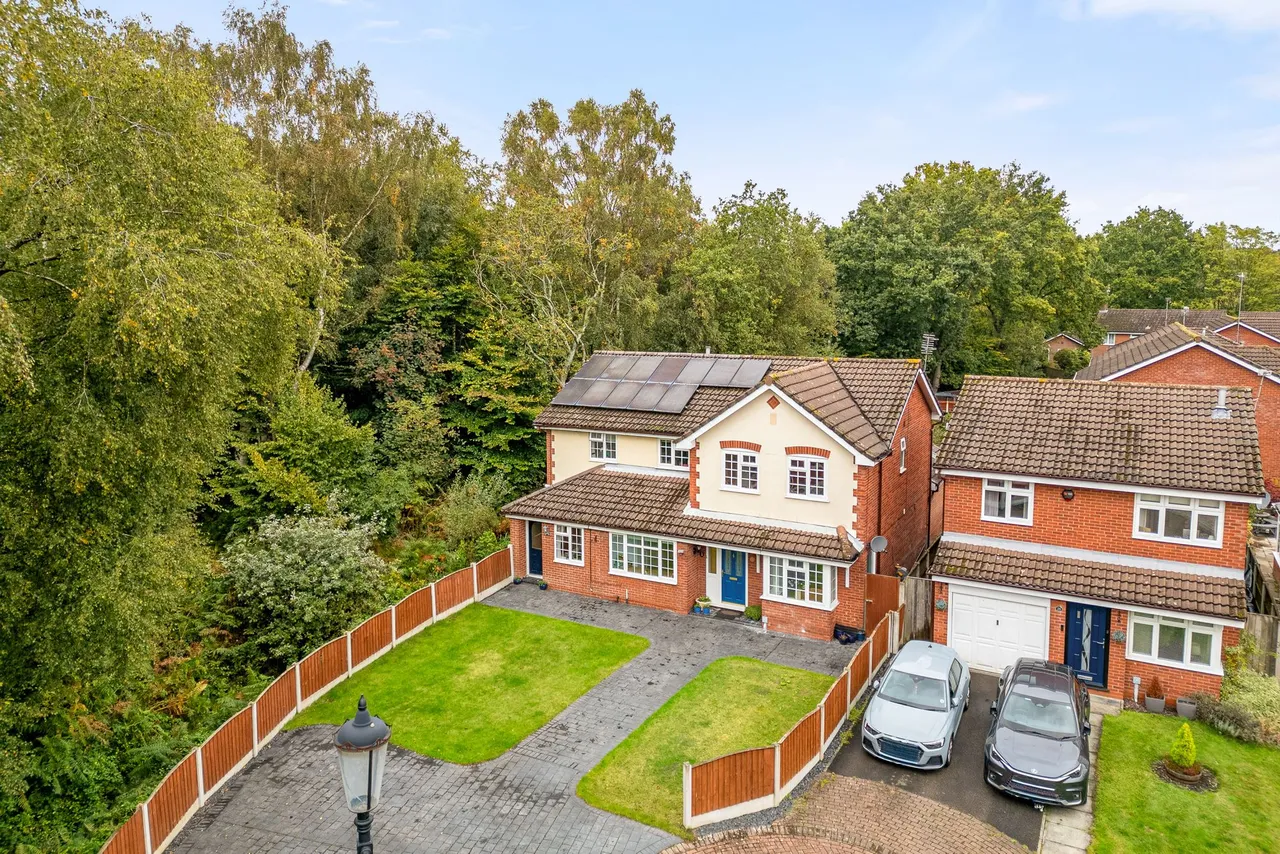 5 bed house for sale — Dorchester Park, Runcorn, Runcorn, WA7 1QA
