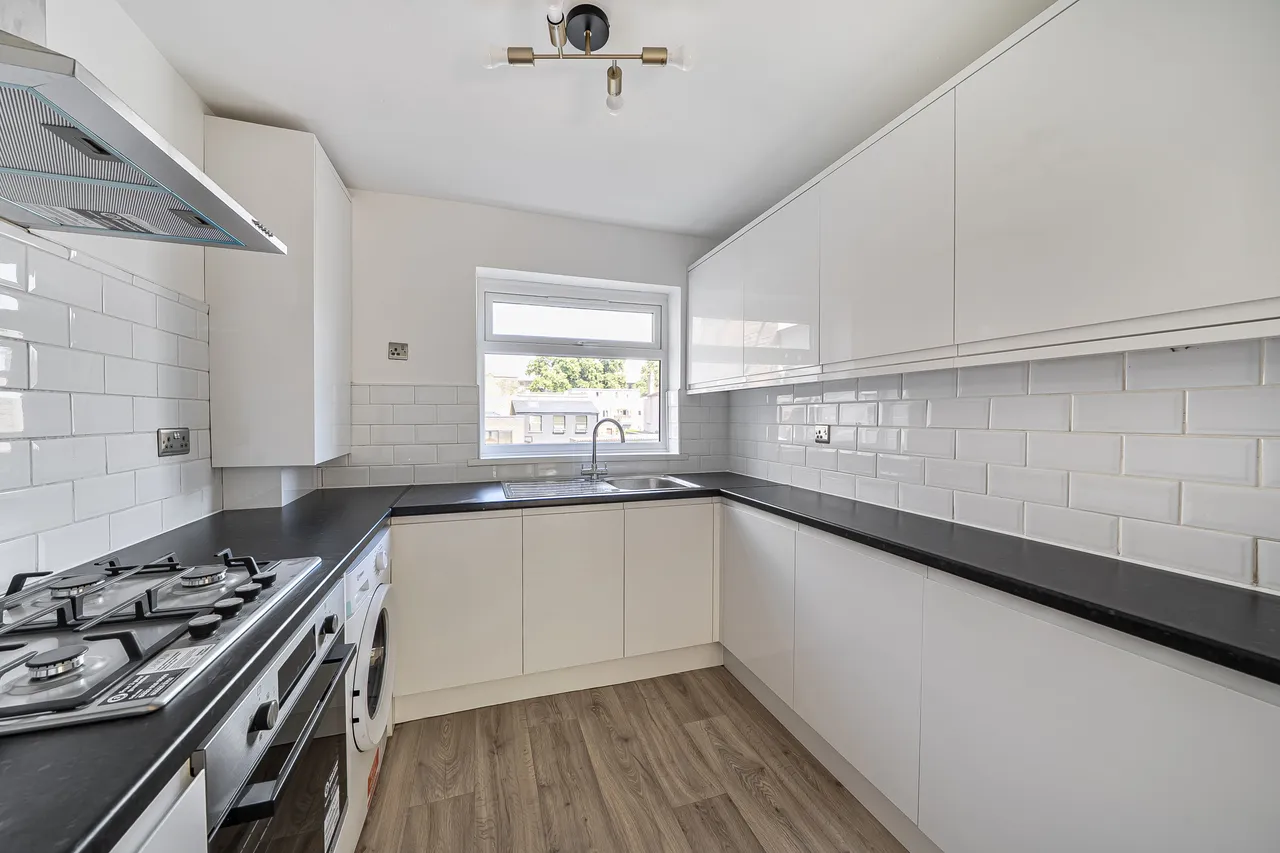 Flat 6, Plasel Court, Pawsey Close, London, photo 9