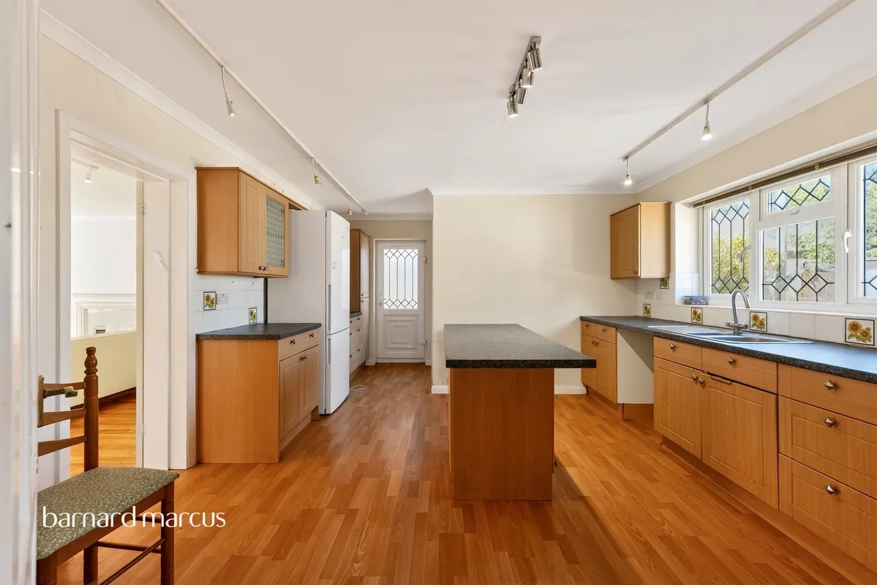 Persfield Close, Epsom, KT17, photo 3