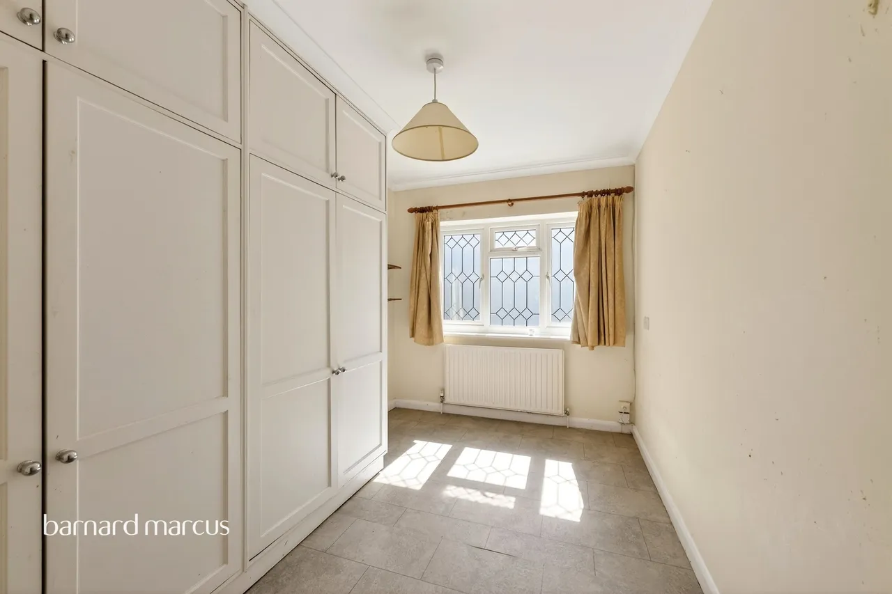Persfield Close, Epsom, KT17, photo 11
