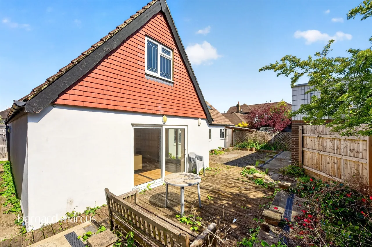 Persfield Close, Epsom, KT17, photo 9