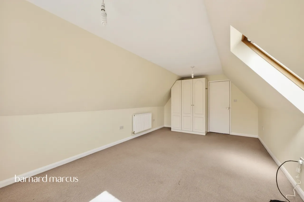 Persfield Close, Epsom, KT17, photo 14