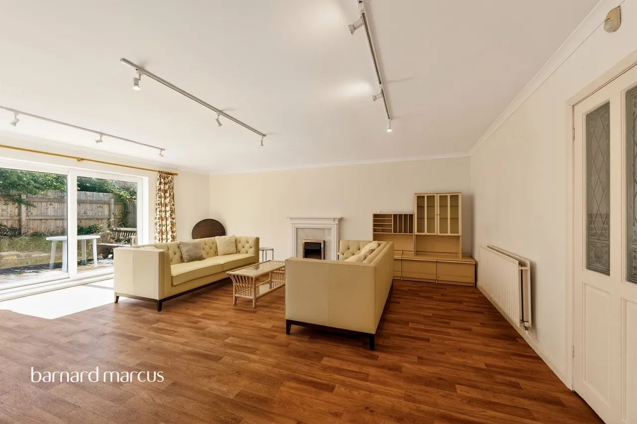 Persfield Close, Epsom, KT17, photo 4