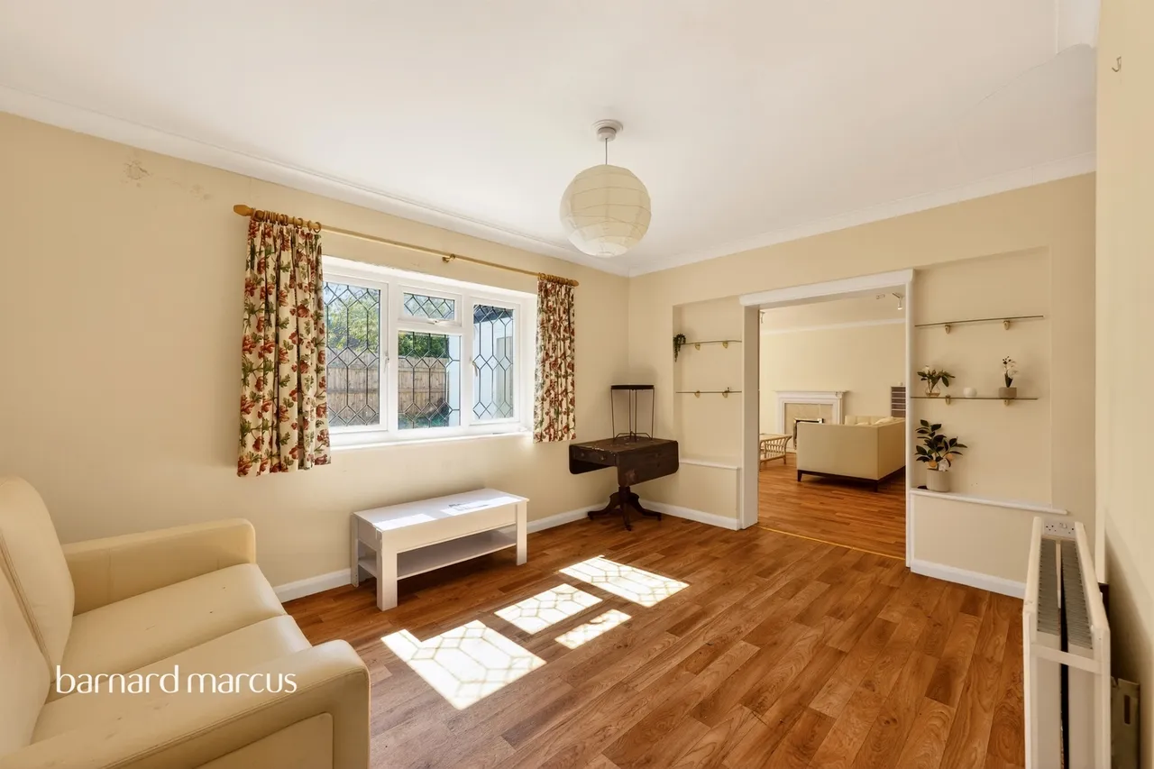 Persfield Close, Epsom, KT17, photo 17