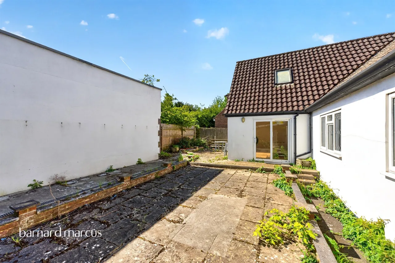 Persfield Close, Epsom, KT17, photo 10