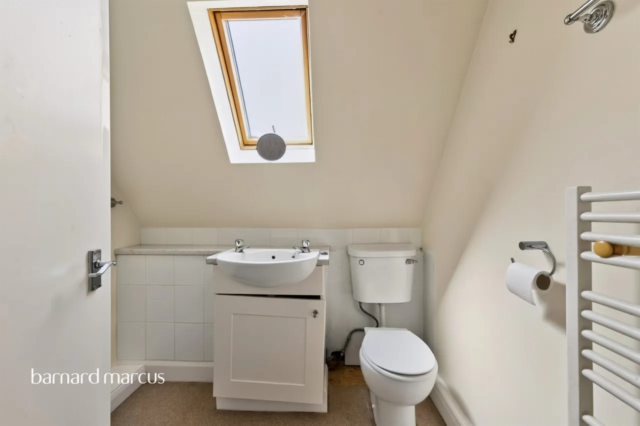 Persfield Close, Epsom, KT17, photo 12