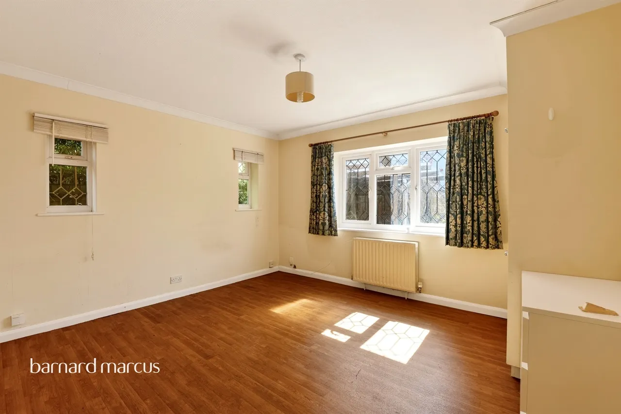 Persfield Close, Epsom, KT17, photo 13