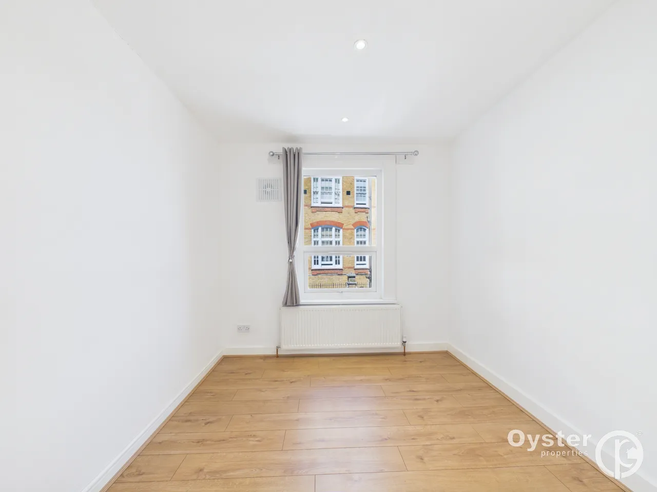 Bowes Road, London, N11, photo 8