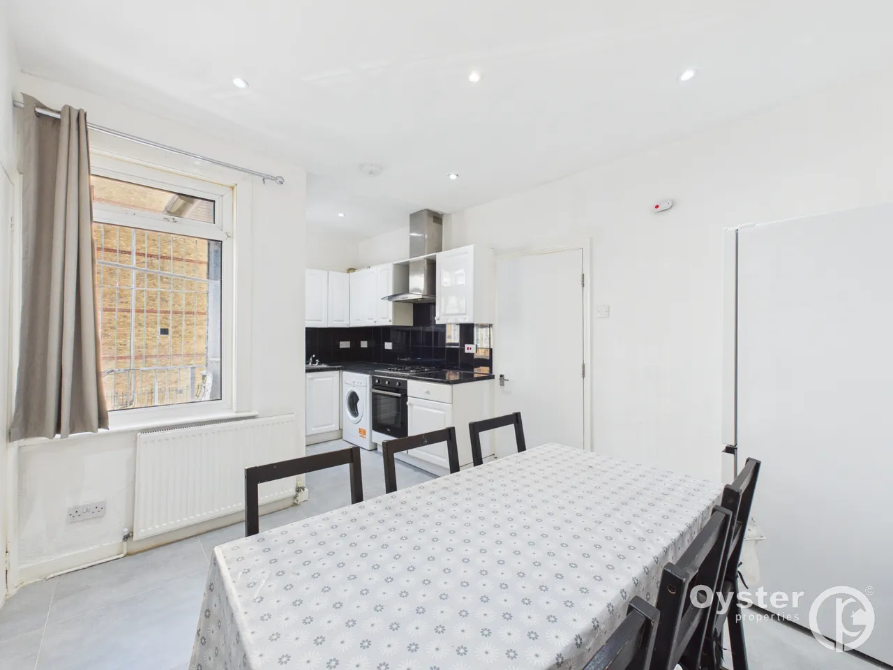 Bowes Road, London, N11, photo 4