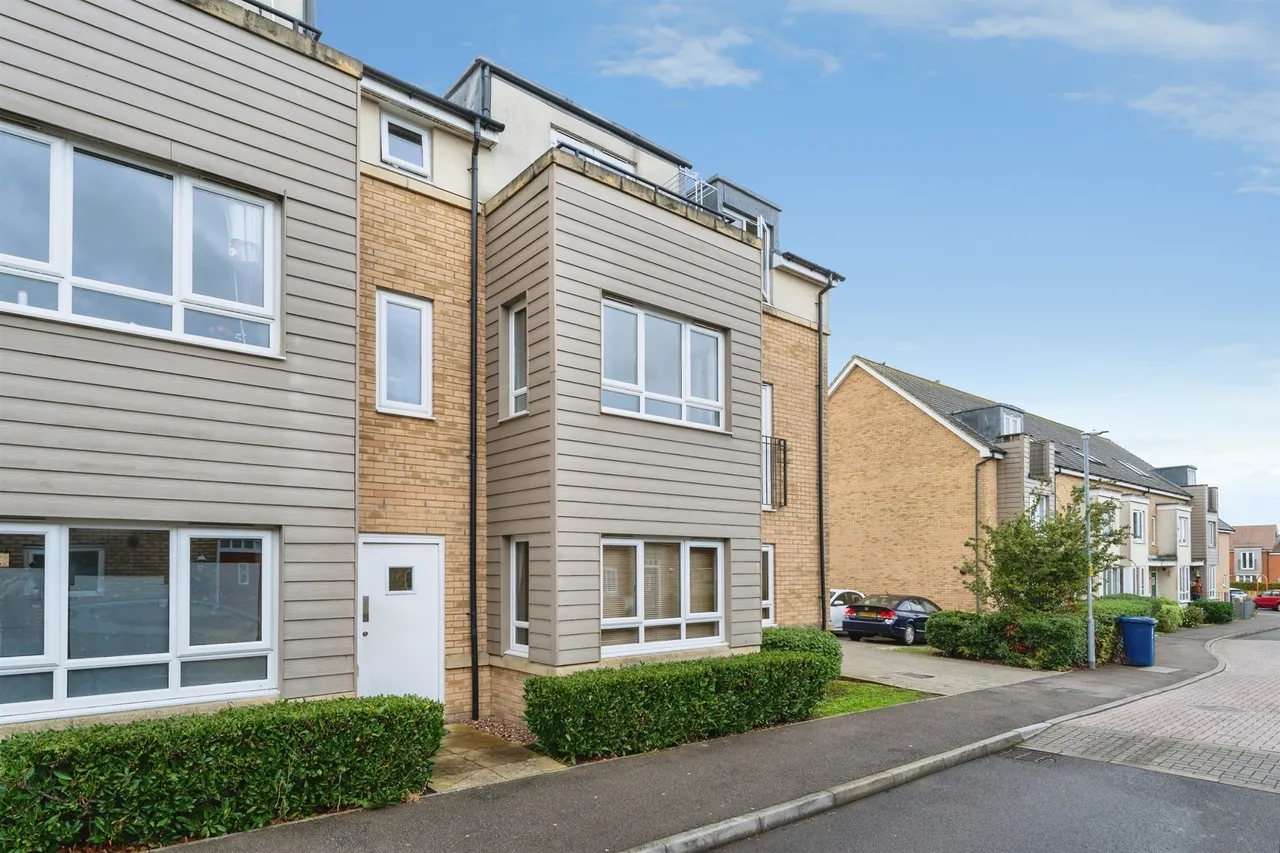 Cromwell Drive, Huntingdon, PE29, photo 2