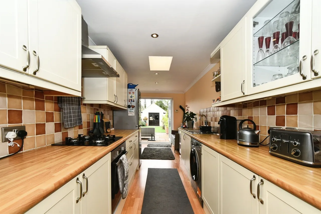 Ferndale Road, Swindon, photo 5
