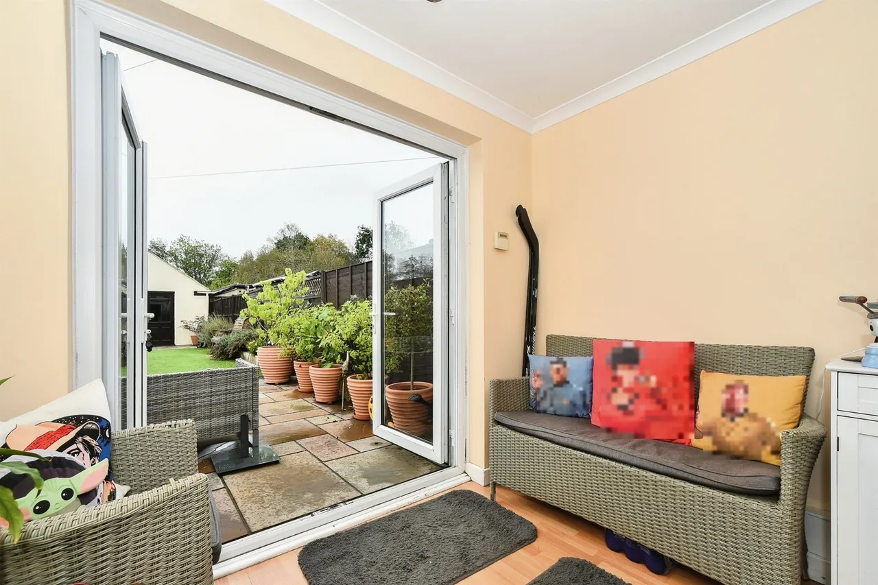 Ferndale Road, Swindon, photo 6