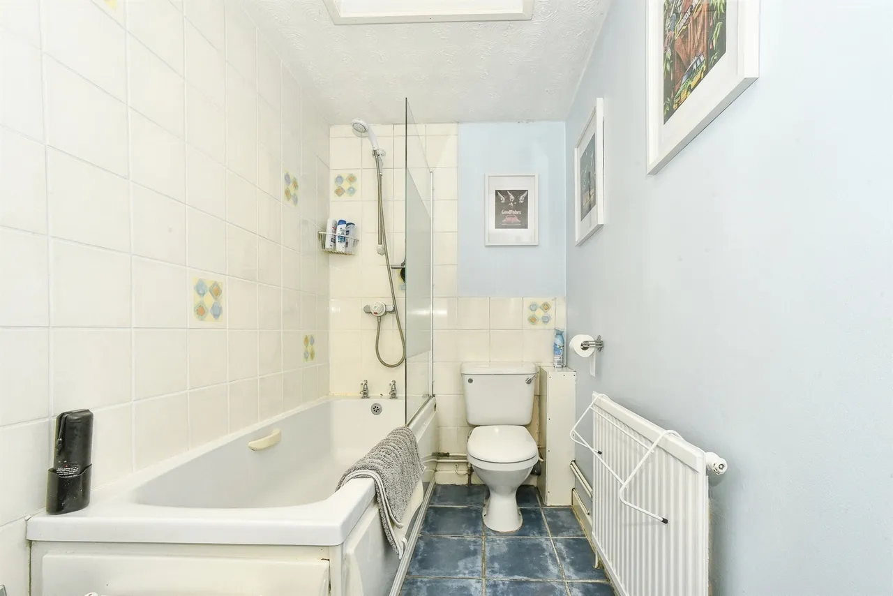 Ferndale Road, Swindon, photo 7