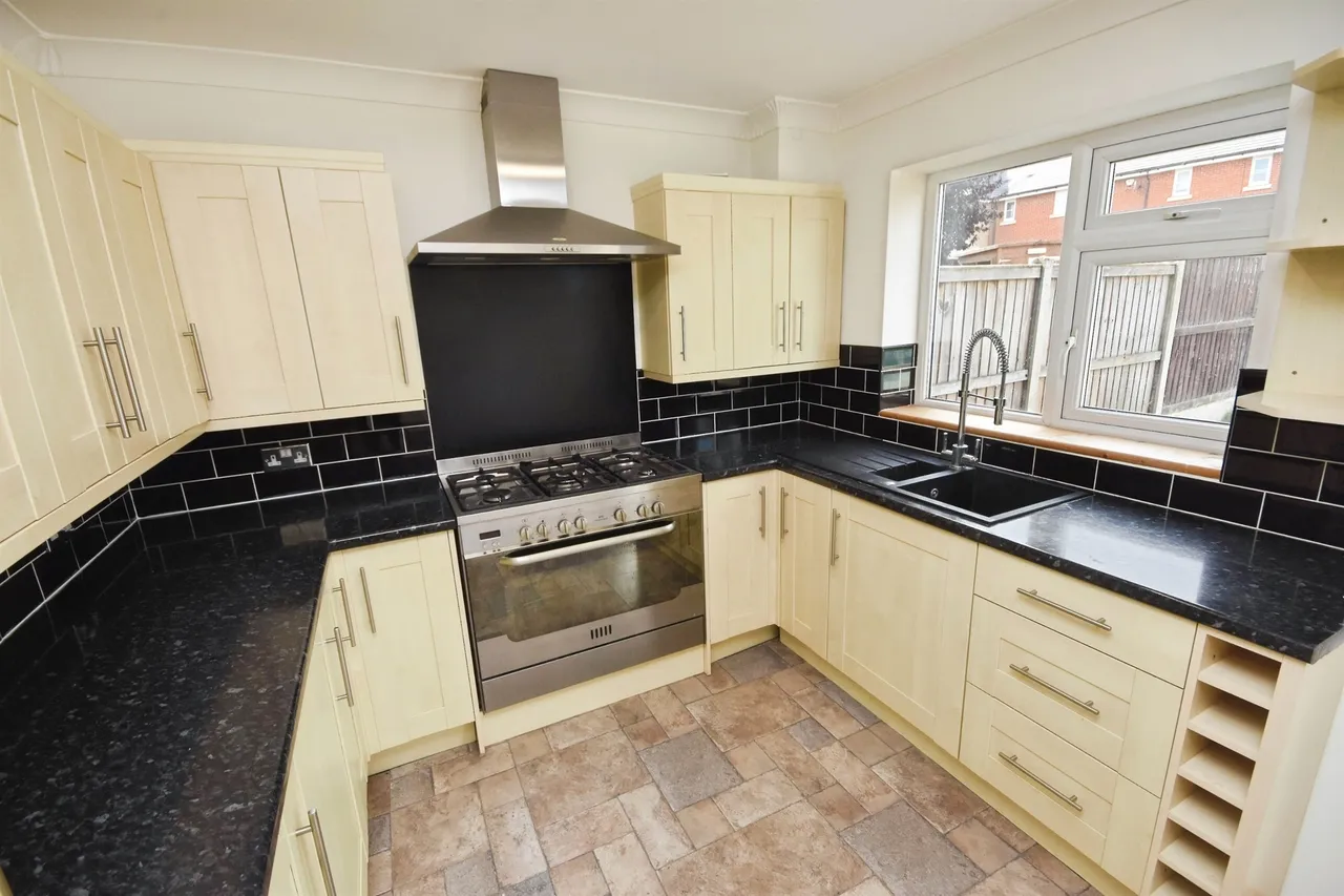 Elm Walk, Rayne, Braintree, photo 5