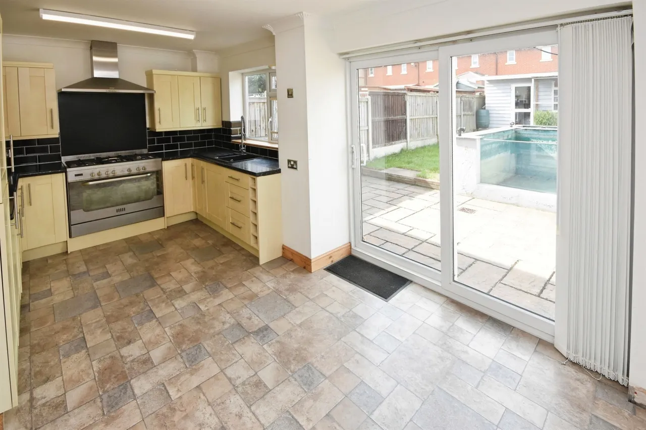 Elm Walk, Rayne, Braintree, photo 7