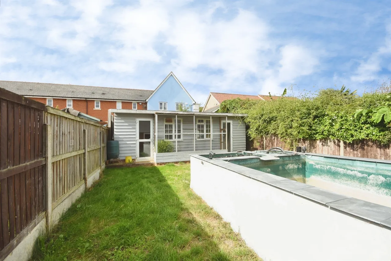 Elm Walk, Rayne, Braintree, photo 3