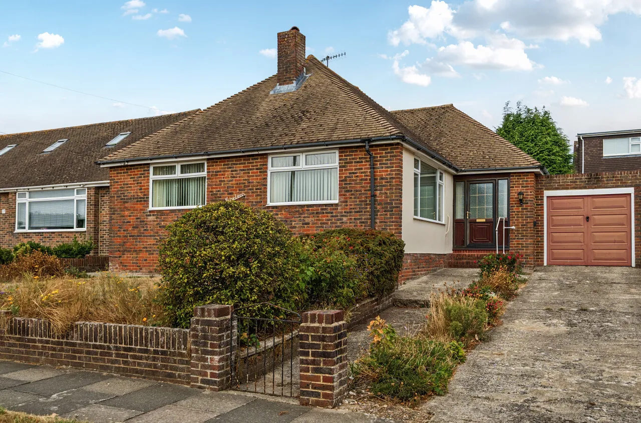3 bed house for sale, Norbury Drive, Lancing, BN15