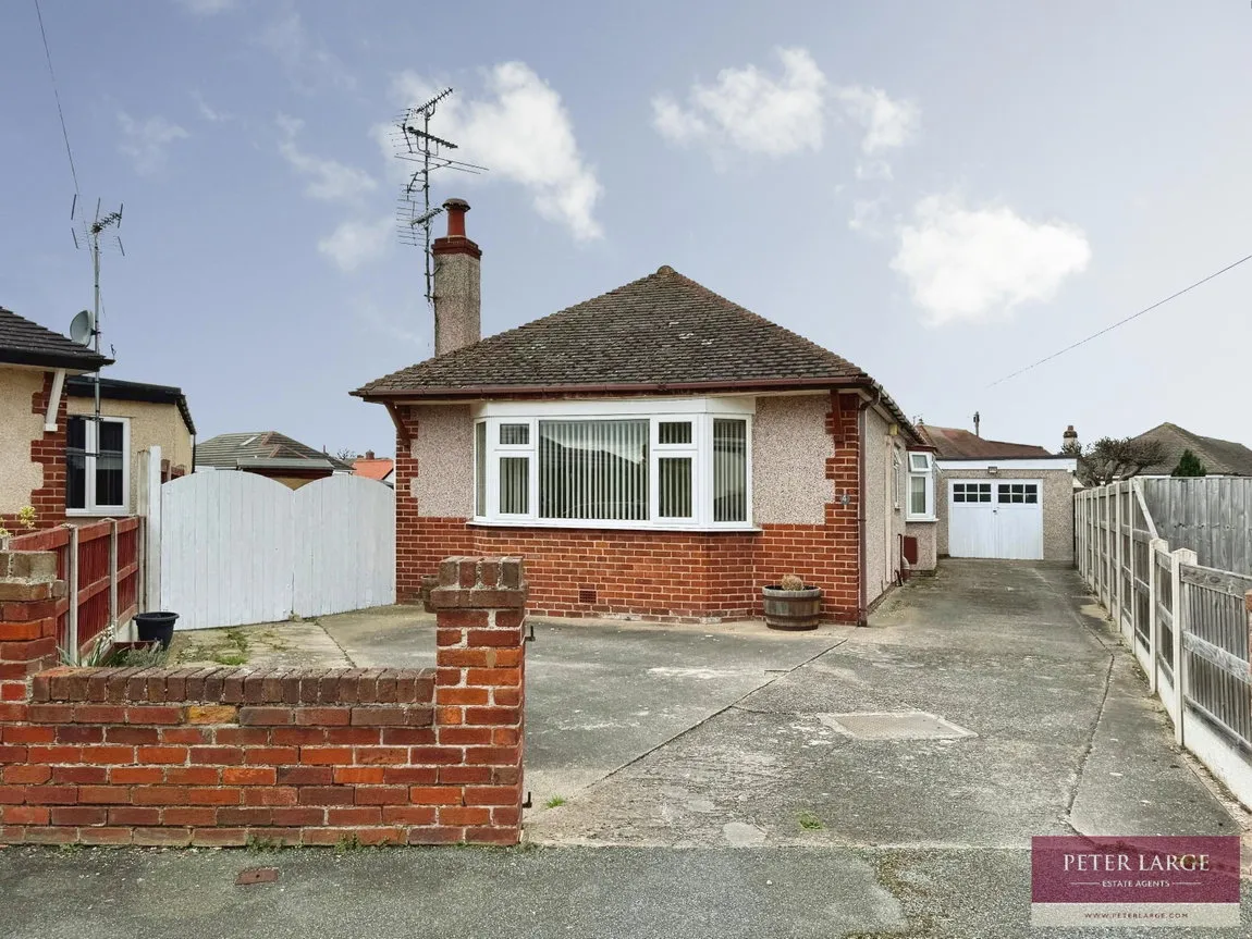 2 bed house for sale — Doren Avenue, Rhyl, LL18 4LE