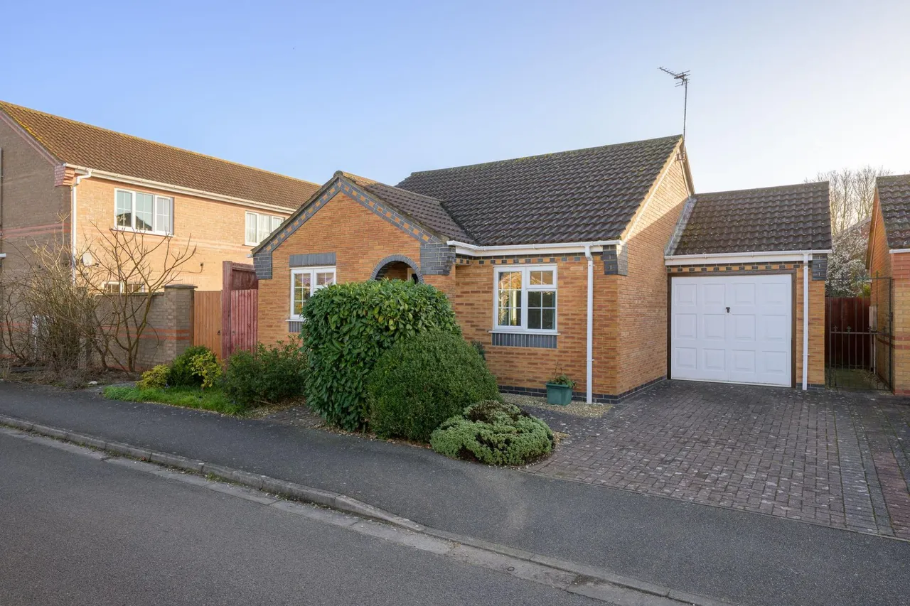 2 bed house for sale, Winston Drive, Skegness, PE25