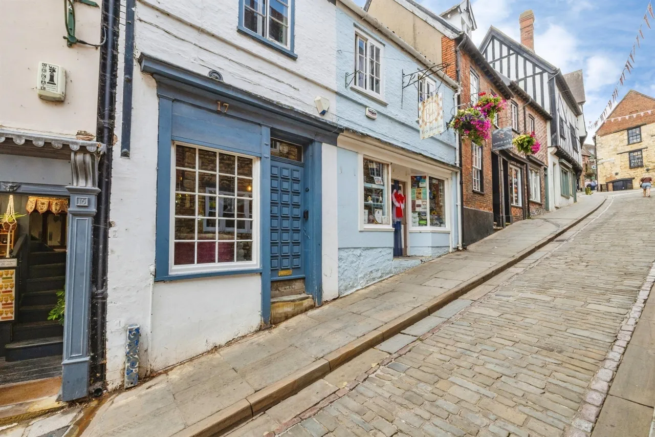 2 bed character property for sale — Steep Hill, Lincoln