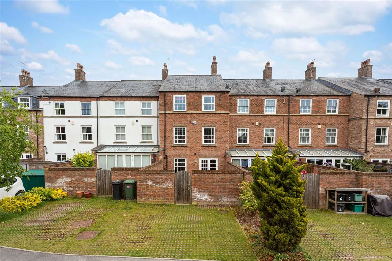 Pavilion Row, Main Street, Fulford, York, YO10 4LJ, photo 12