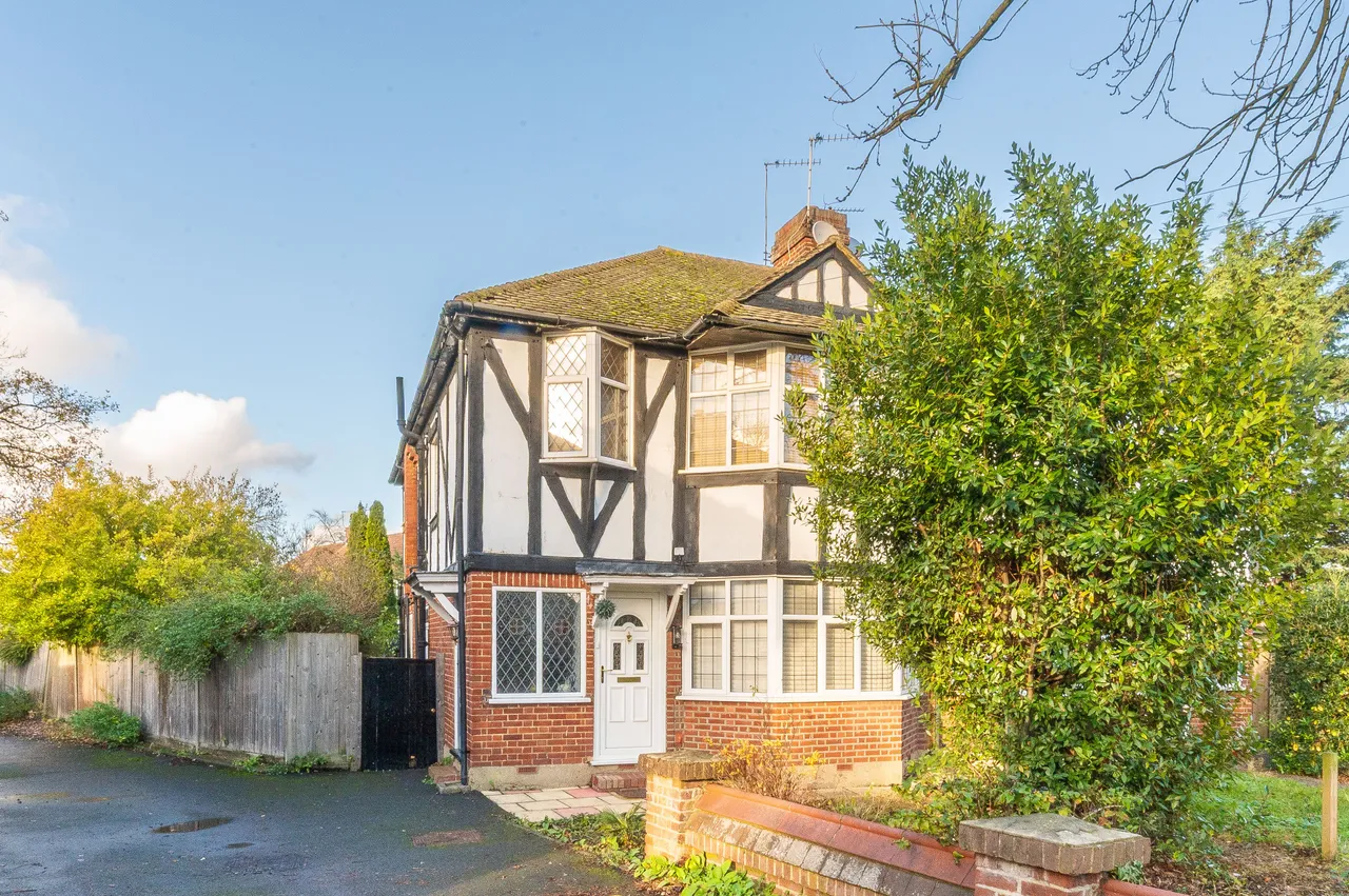 2 bed flat for sale — 2 Perth Close, London