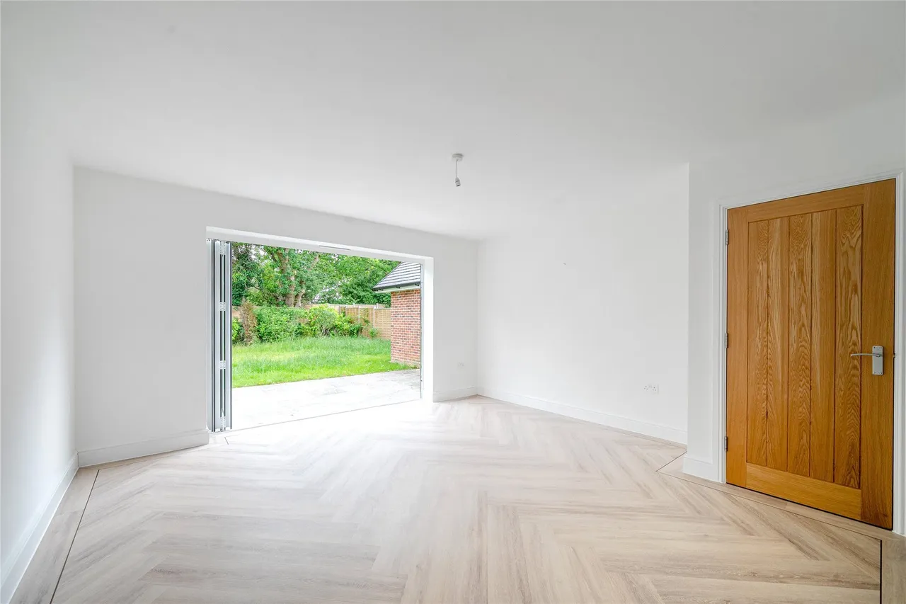 Nursery Grove, Pennington, Lymington, Hampshire, SO41, photo 9