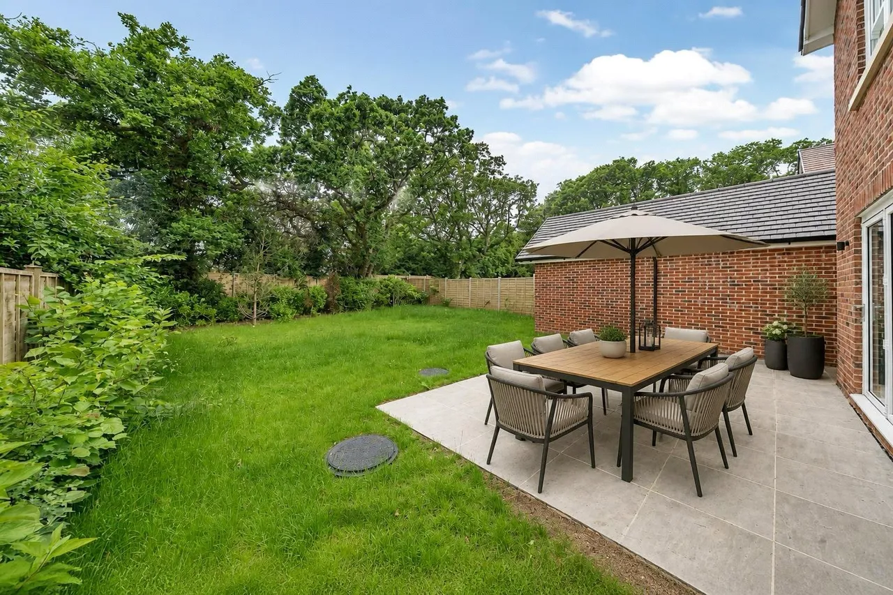 Nursery Grove, Pennington, Lymington, Hampshire, SO41, photo 5